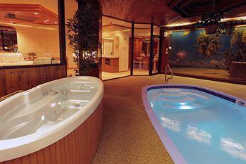 Sybaris Pool Suites Mequon Brown Deer Dış mekan fotoğraf