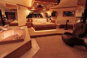 Sybaris Pool Suites Mequon Brown Deer Dış mekan fotoğraf