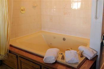 Sybaris Pool Suites Mequon Brown Deer Dış mekan fotoğraf