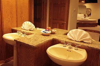 Sybaris Pool Suites Mequon Brown Deer Dış mekan fotoğraf