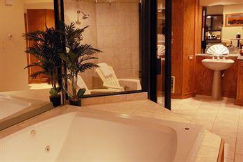 Sybaris Pool Suites Mequon Brown Deer Dış mekan fotoğraf